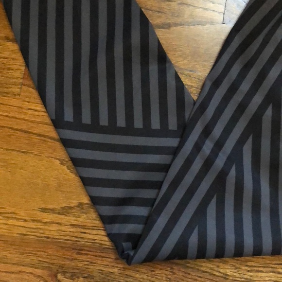 GapFit GFast Contrast Stripe Leggings Size xs - Picture 3 of 5